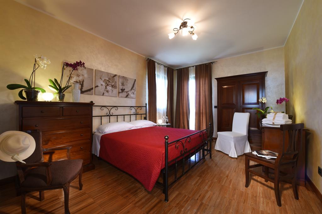 Villa Vecchio Castagnito Szoba fotó