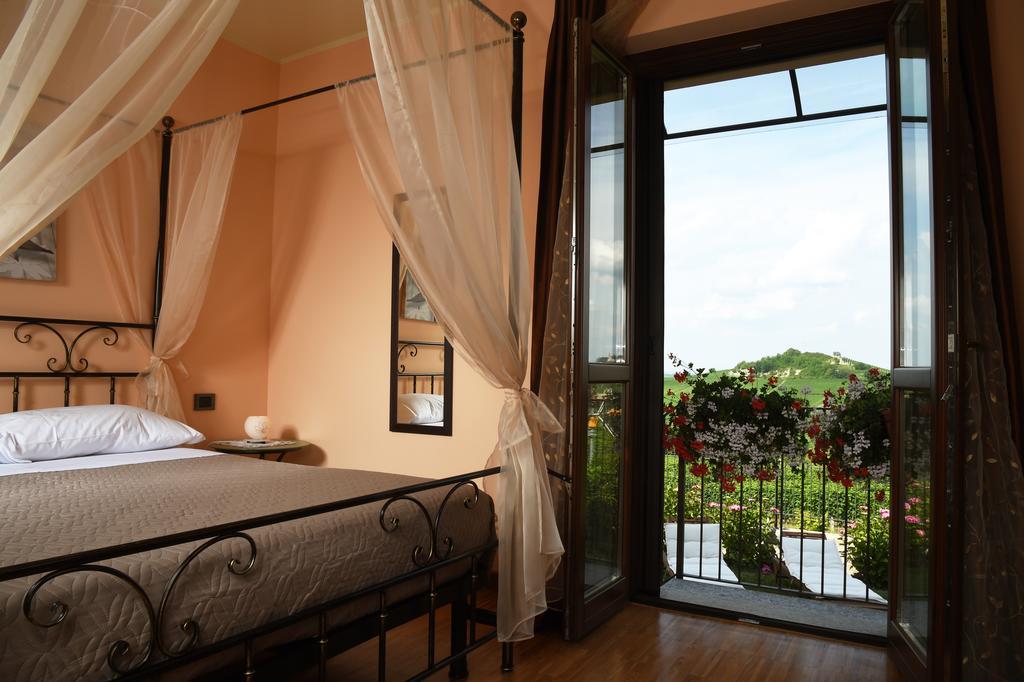 Villa Vecchio Castagnito Szoba fotó